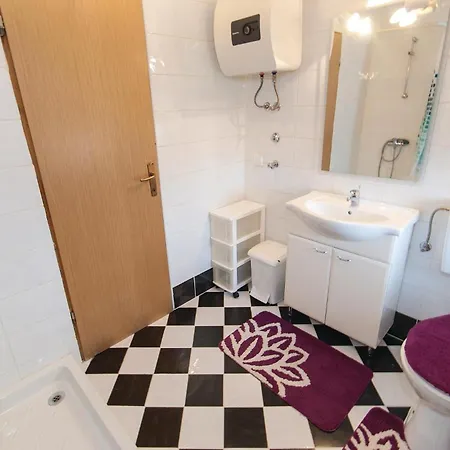 2 Bedroom Beautiful In ロヴィニ